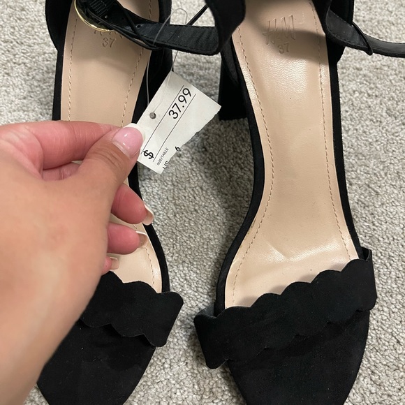 Heels - Picture 3 of 3